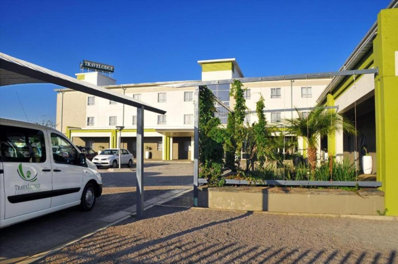 ทราเวลล้อดจ์ โฮเต็ล Hotel กาโบโรเน ภายนอก รูปภาพ