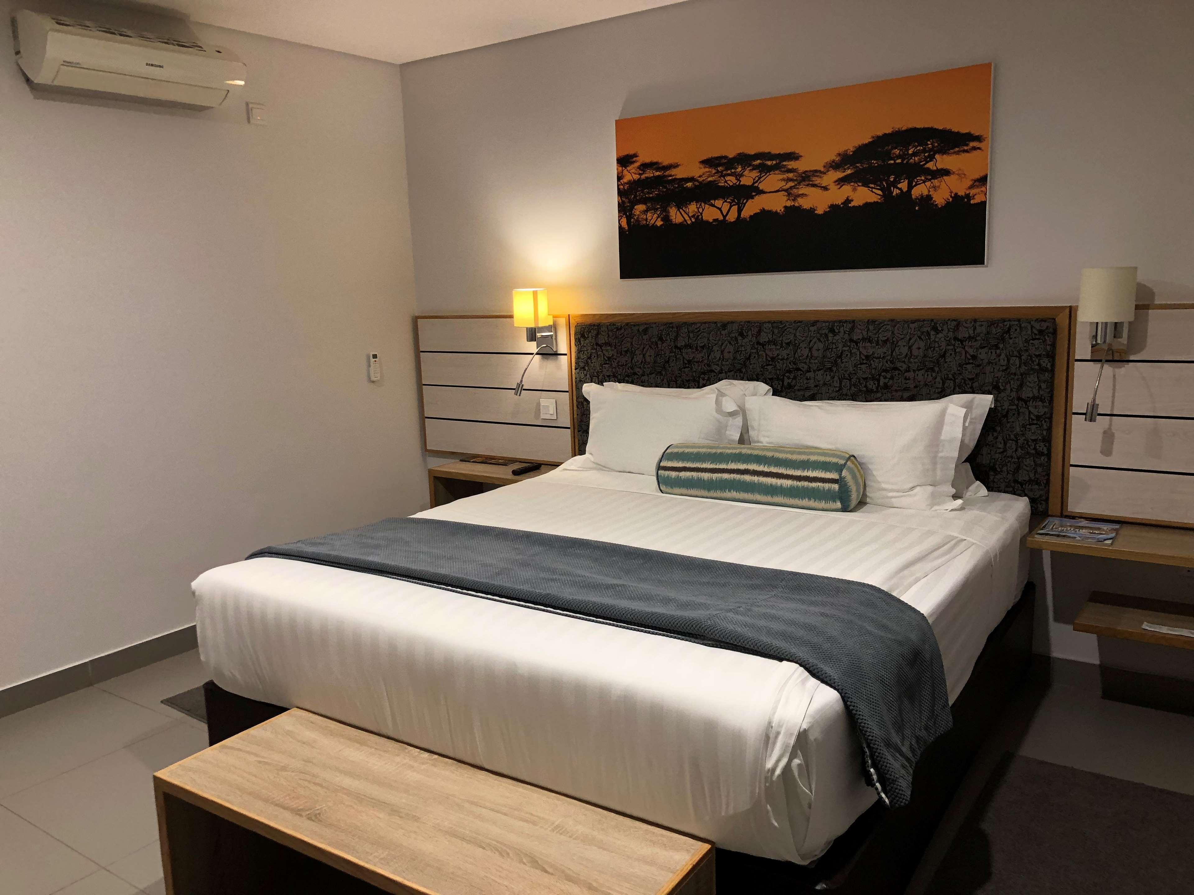 ทราเวลล้อดจ์ โฮเต็ล Hotel กาโบโรเน ภายนอก รูปภาพ
