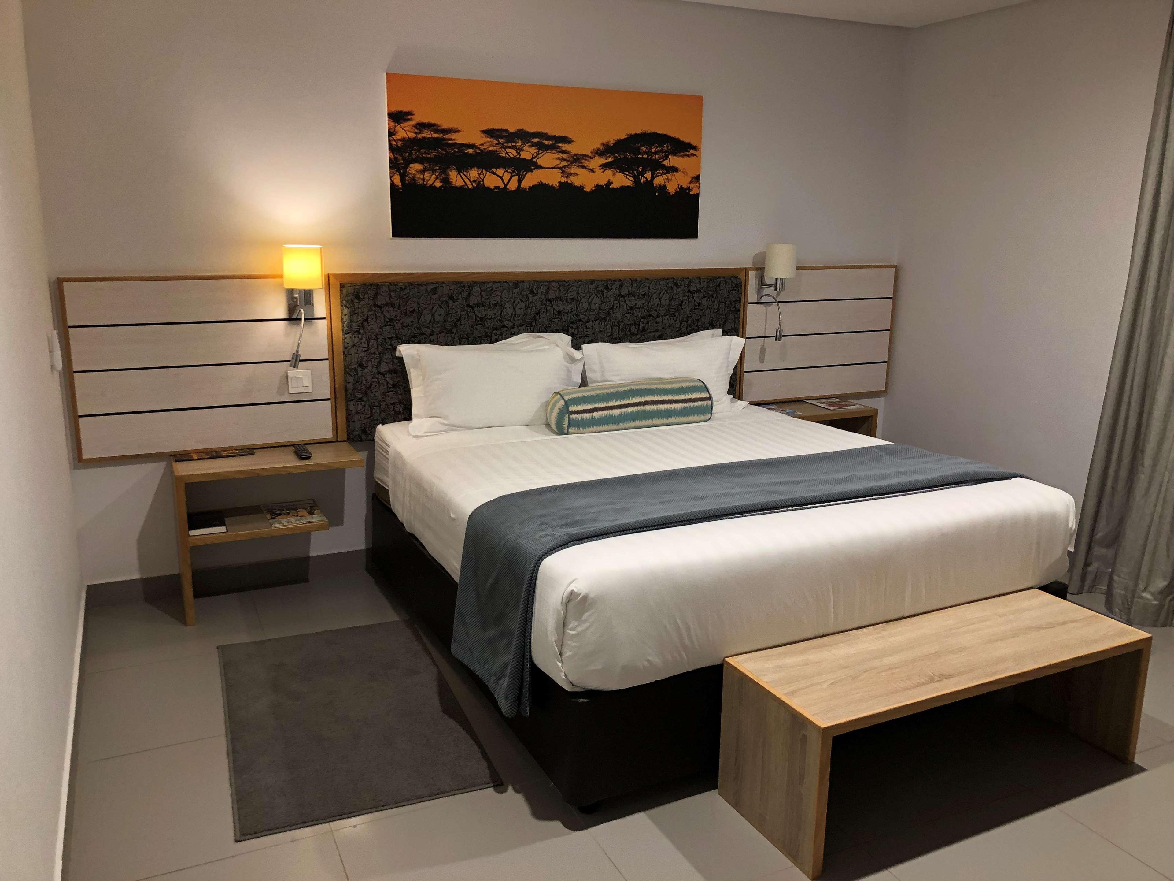 ทราเวลล้อดจ์ โฮเต็ล Hotel กาโบโรเน ภายนอก รูปภาพ