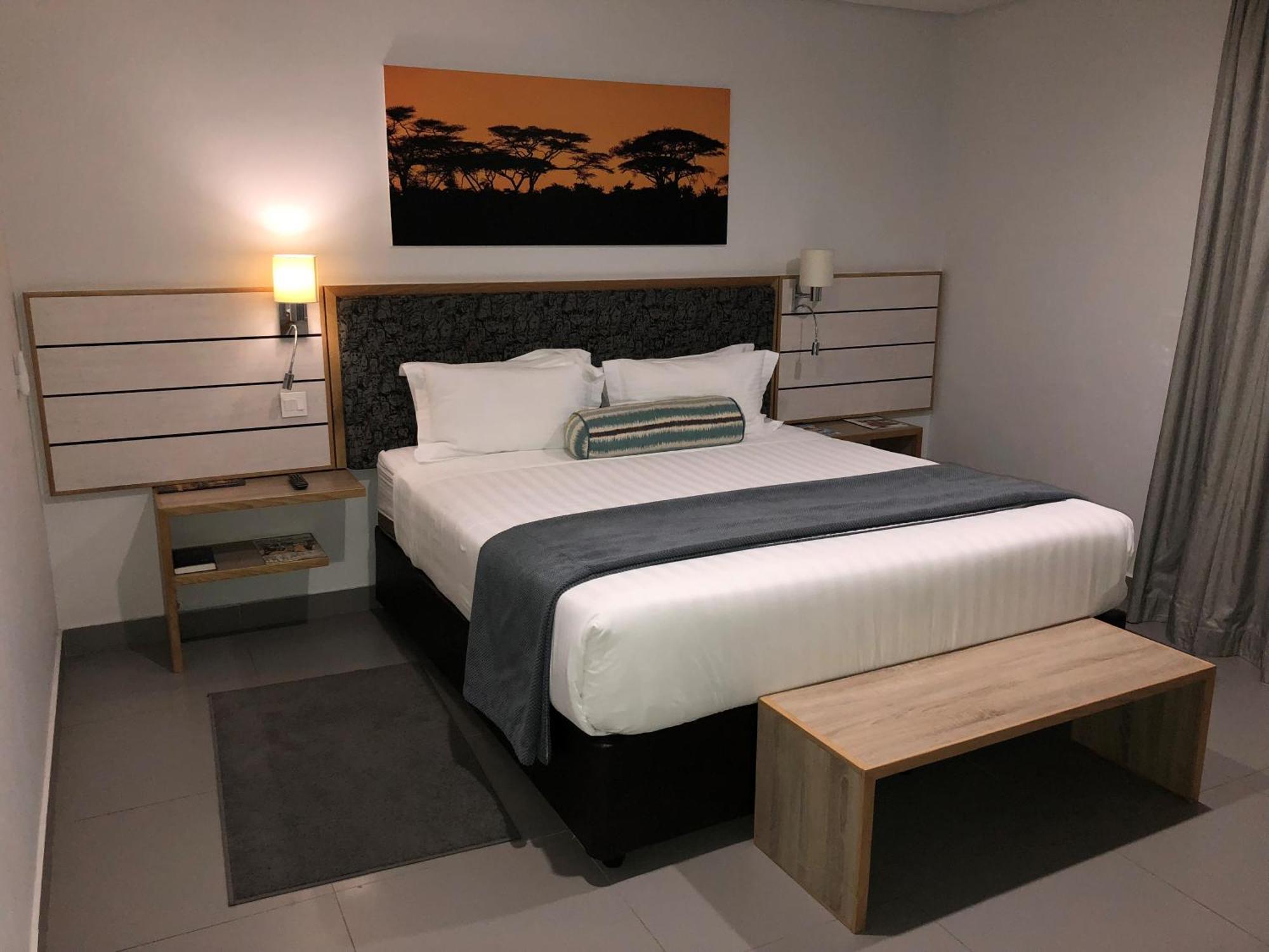 ทราเวลล้อดจ์ โฮเต็ล Hotel กาโบโรเน ภายนอก รูปภาพ