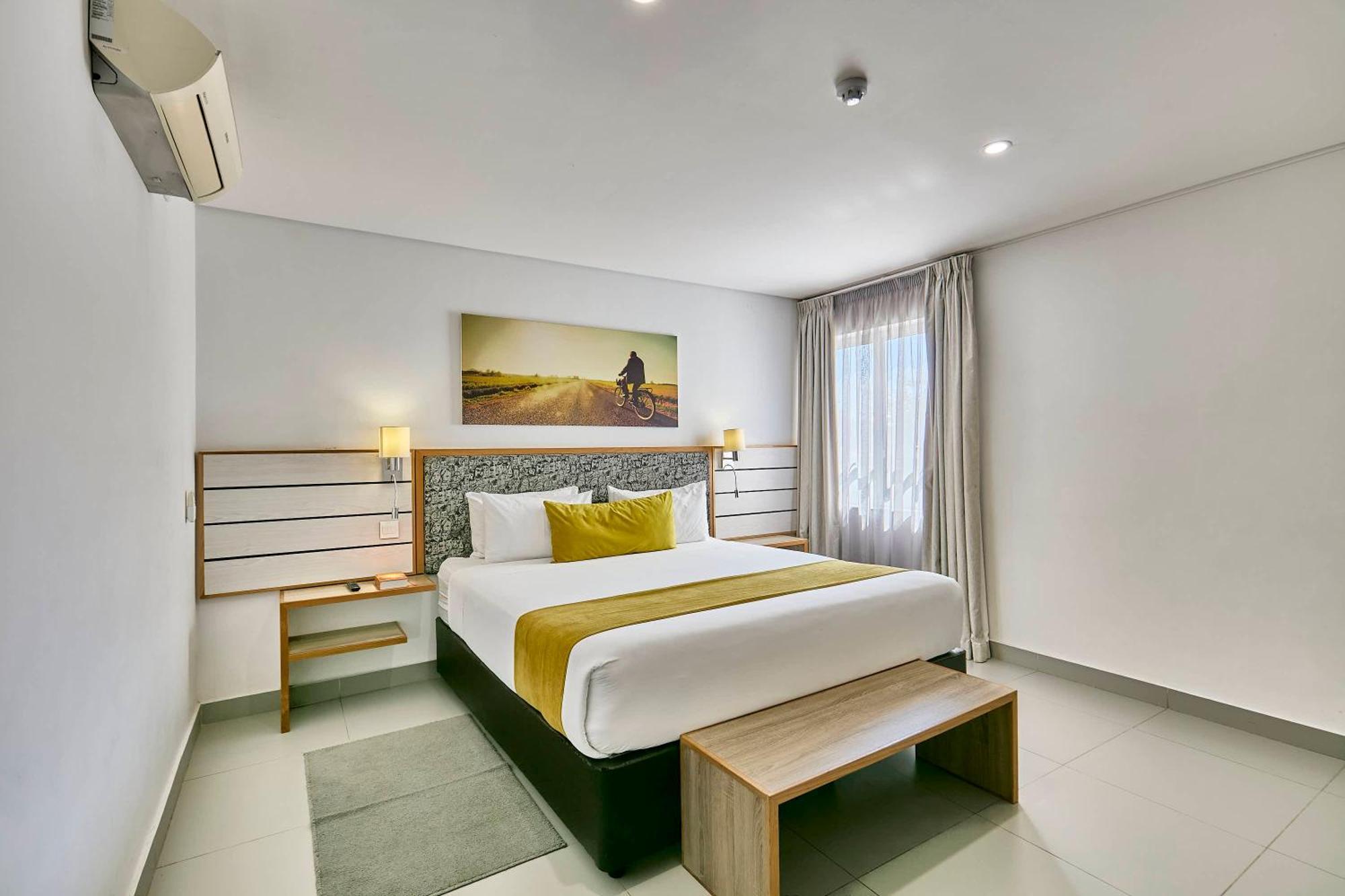 ทราเวลล้อดจ์ โฮเต็ล Hotel กาโบโรเน ภายนอก รูปภาพ