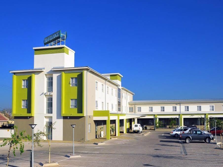 ทราเวลล้อดจ์ โฮเต็ล Hotel กาโบโรเน ภายนอก รูปภาพ
