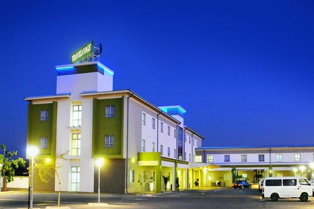 ทราเวลล้อดจ์ โฮเต็ล Hotel กาโบโรเน ภายนอก รูปภาพ